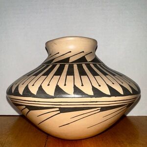 Dora Quezada Mexican Pottery Jar-Mata Ortiz Signed by Artist
